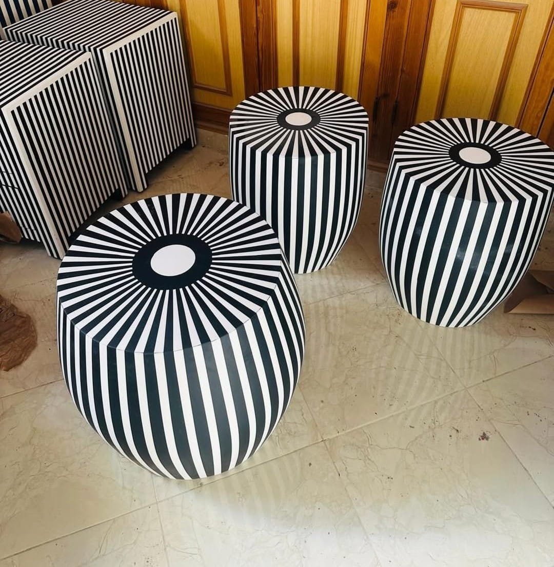 Table ronde motif rayonnant